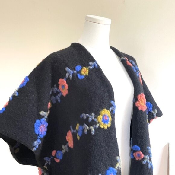Italian Wool Blend 3D Floral Poncho Kimono Cape Oversized Boho Cottage Festival - Picture 3 of 9